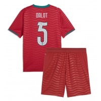 Stroje piłkarskie Portugalia Diogo Dalot #5 Koszulka Podstawowej dla dzieci MŚ 2026 Krótki Rękaw (+ szorty)
